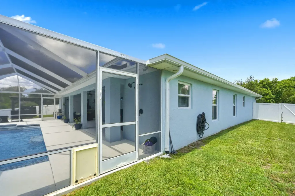 186 NE Dominican Terrace Port St Lucie FL 34983
