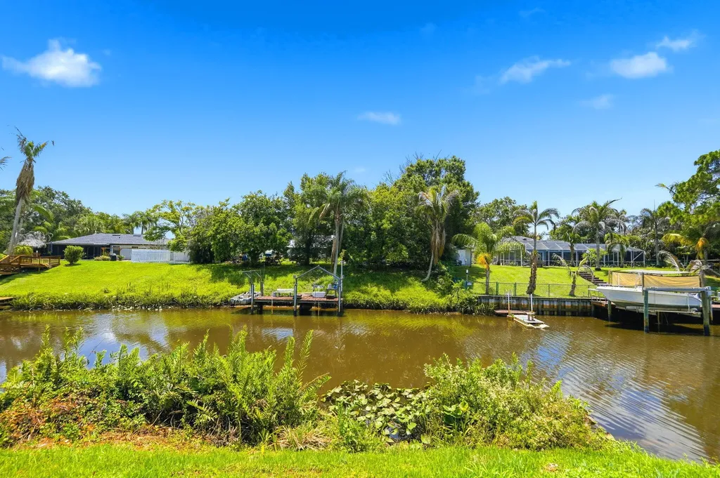186 NE Dominican Terrace Port St Lucie FL 34983