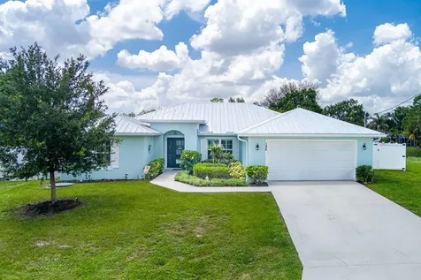 186 NE Dominican Terrace Port St Lucie FL 34983