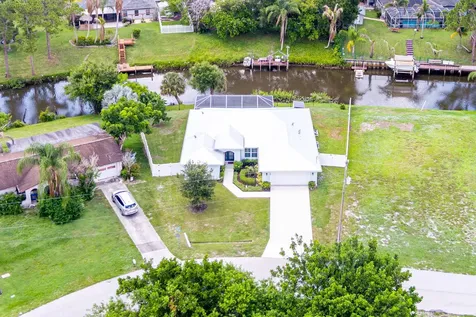 186 NE Dominican Terrace Port St Lucie FL 34983