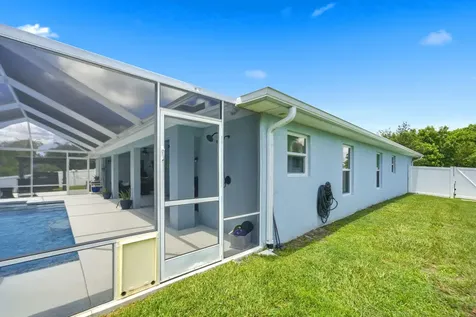 186 NE Dominican Terrace Port St Lucie FL 34983