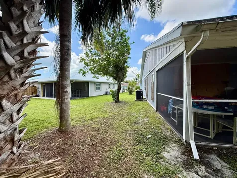 4441-4443 SE Village Road Stuart FL 34997