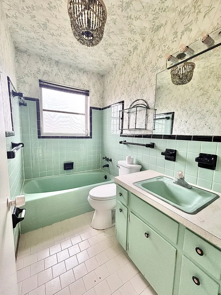 470 NE 45th Street Boca Raton FL 33431