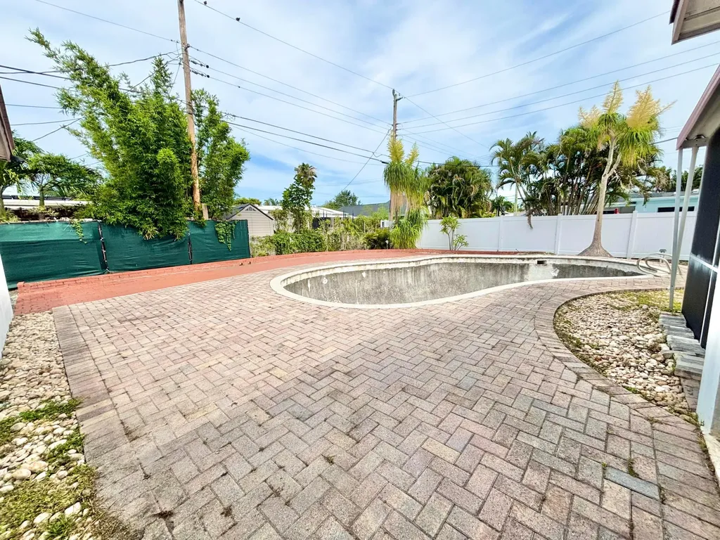 470 NE 45th Street Boca Raton FL 33431