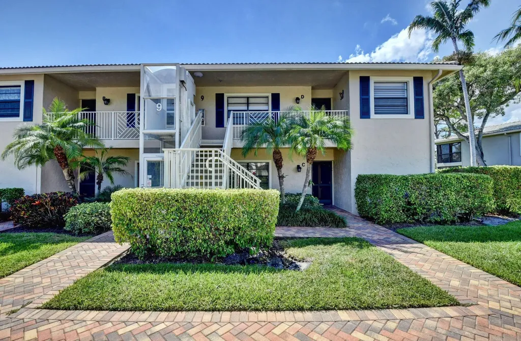 9 Stratford Drive E Boynton Beach FL 33436