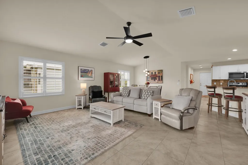 22 Alta Loma Port St Lucie FL 34952