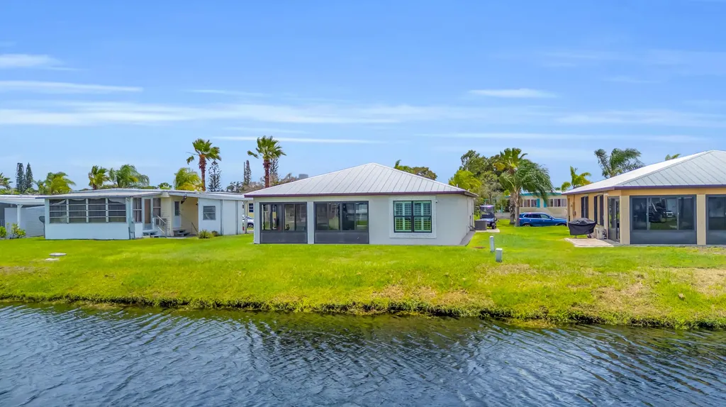 22 Alta Loma Port St Lucie FL 34952