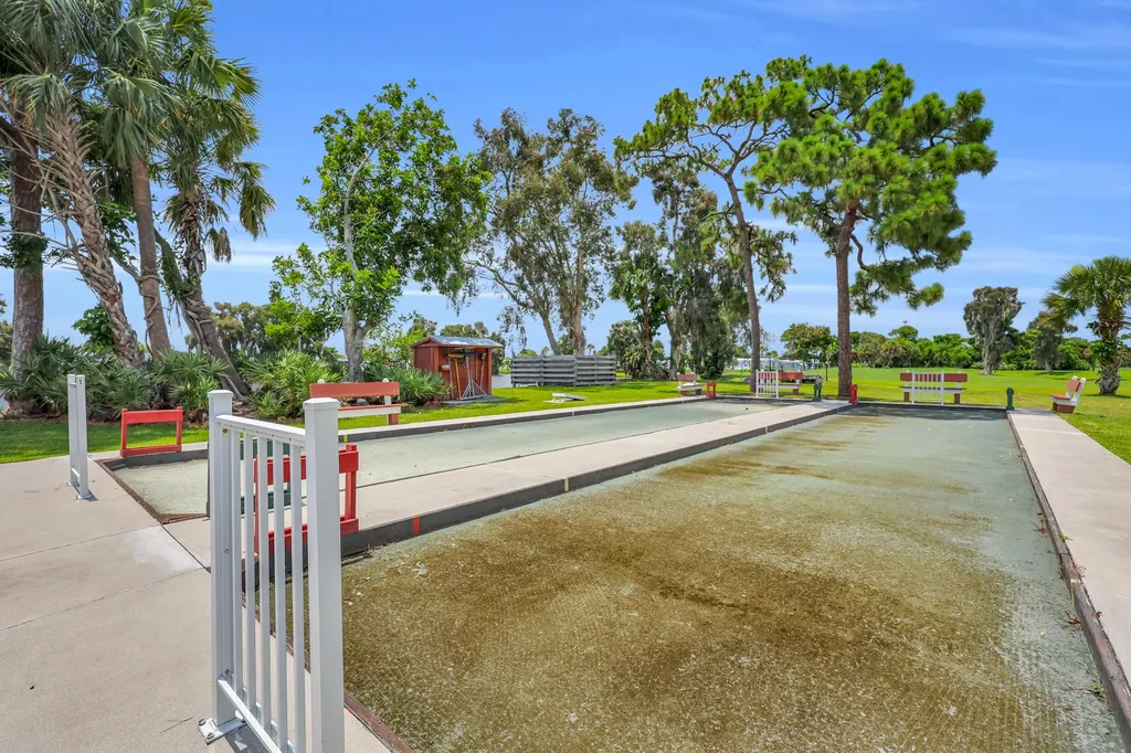 22 Alta Loma Port St Lucie FL 34952