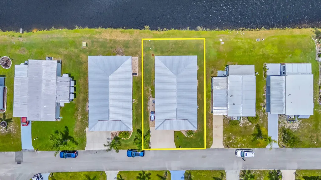 22 Alta Loma Port St Lucie FL 34952