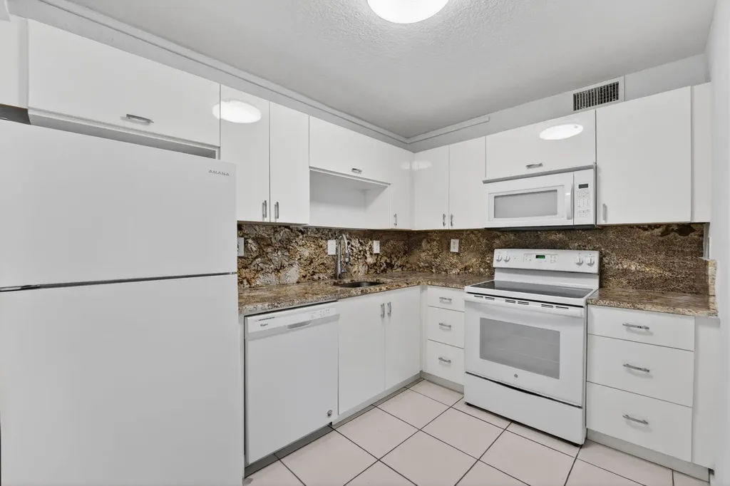 760 SE 2nd Avenue Deerfield Beach FL 33441
