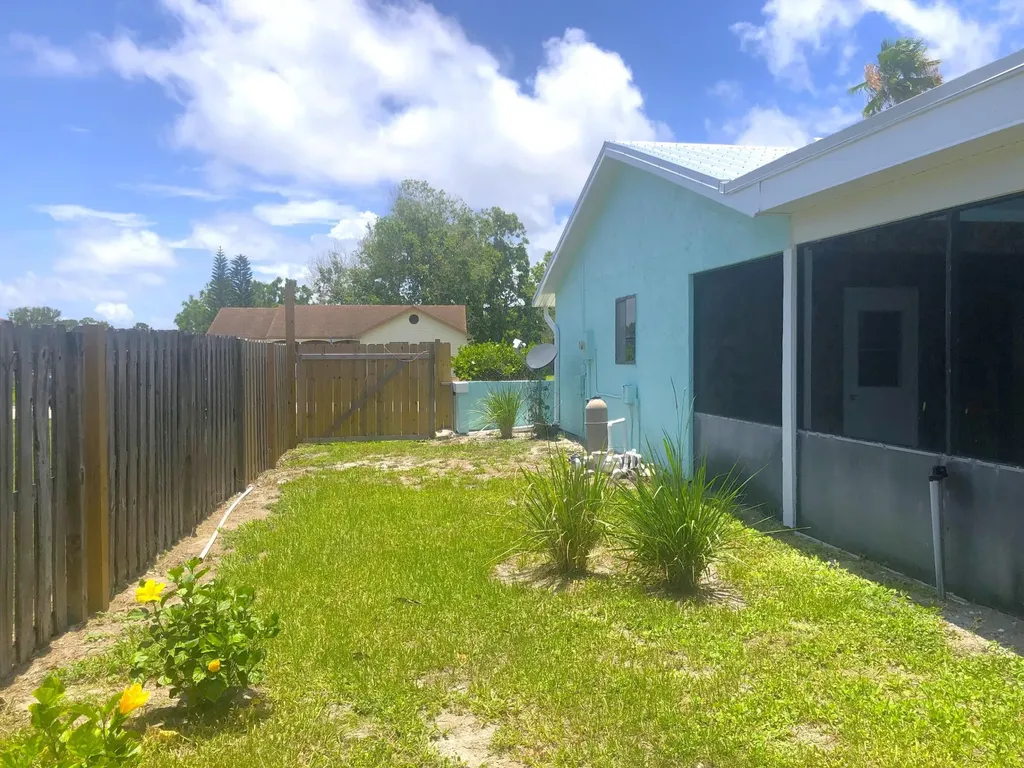 1991 SE West Dunbrooke Circle Port St Lucie FL 34952