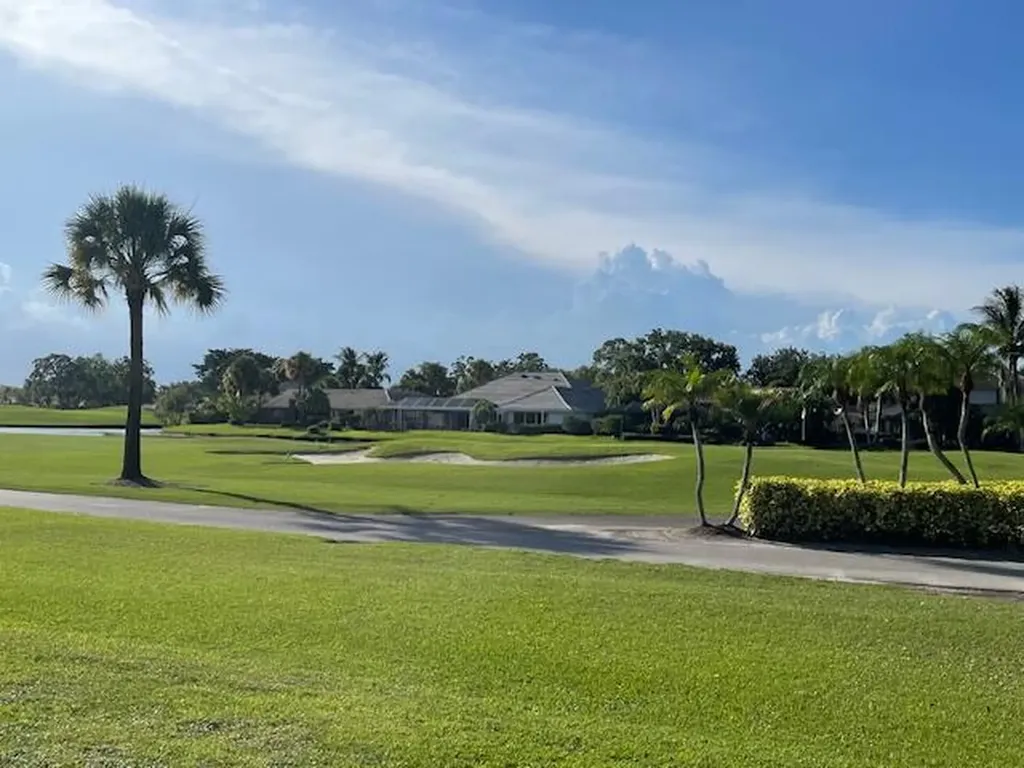 18 Ironwood Way N Palm Beach Gardens FL 33418