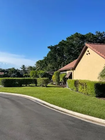 18 Ironwood Way N Palm Beach Gardens FL 33418