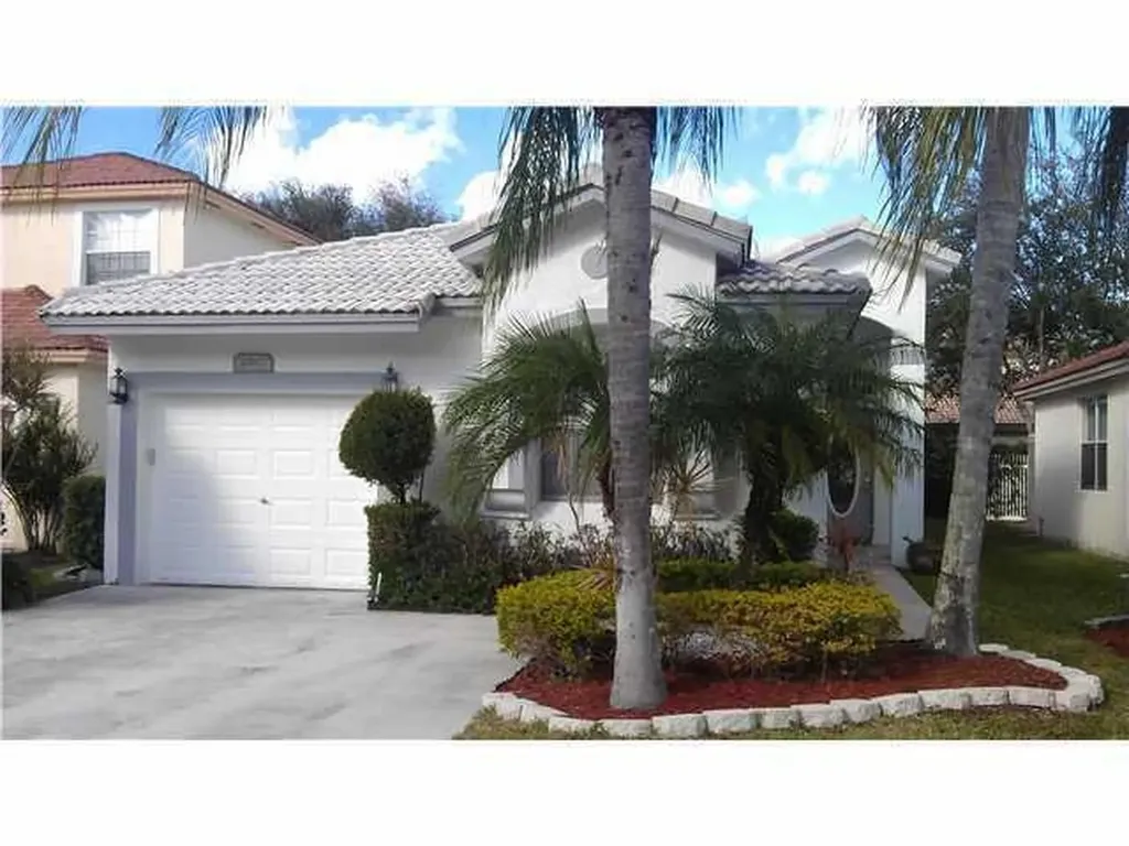 4967 Pelican Manor Coconut Creek FL 33073