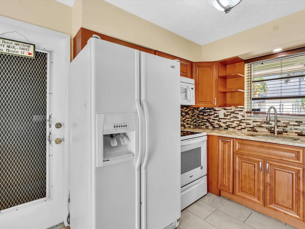 4041 NE 18th Terrace Pompano Beach FL 33064