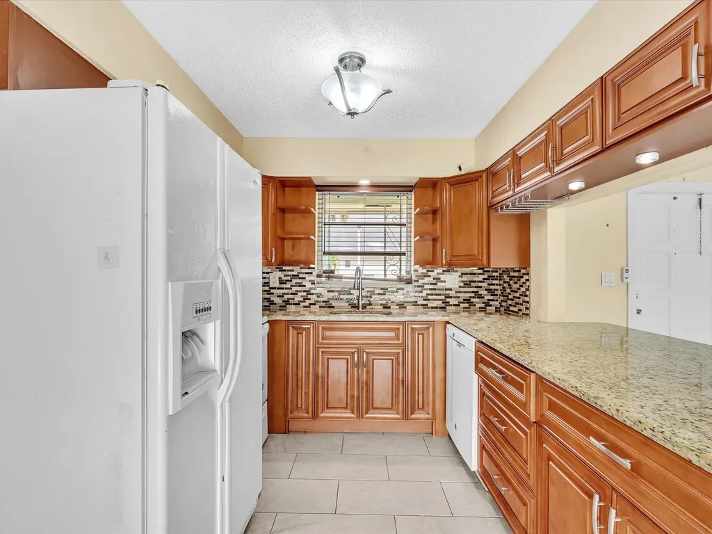 4041 NE 18th Terrace Pompano Beach FL 33064