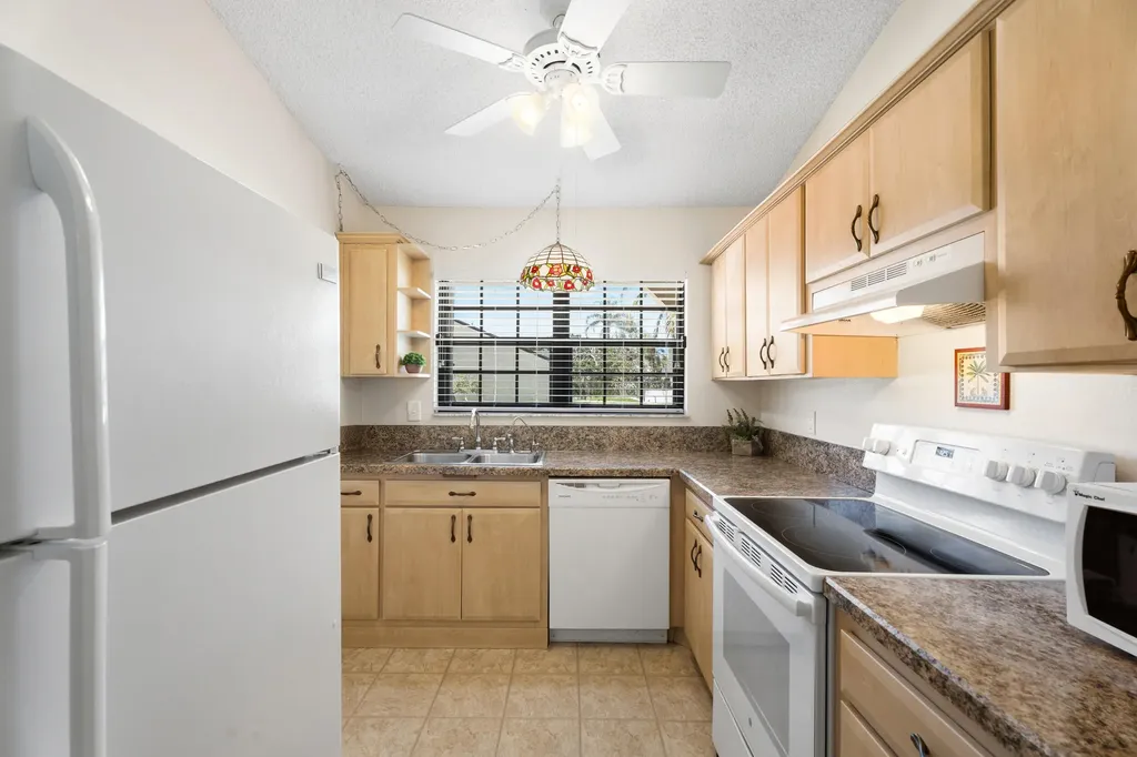 2225 SE Barrington Street Port St Lucie FL 34952