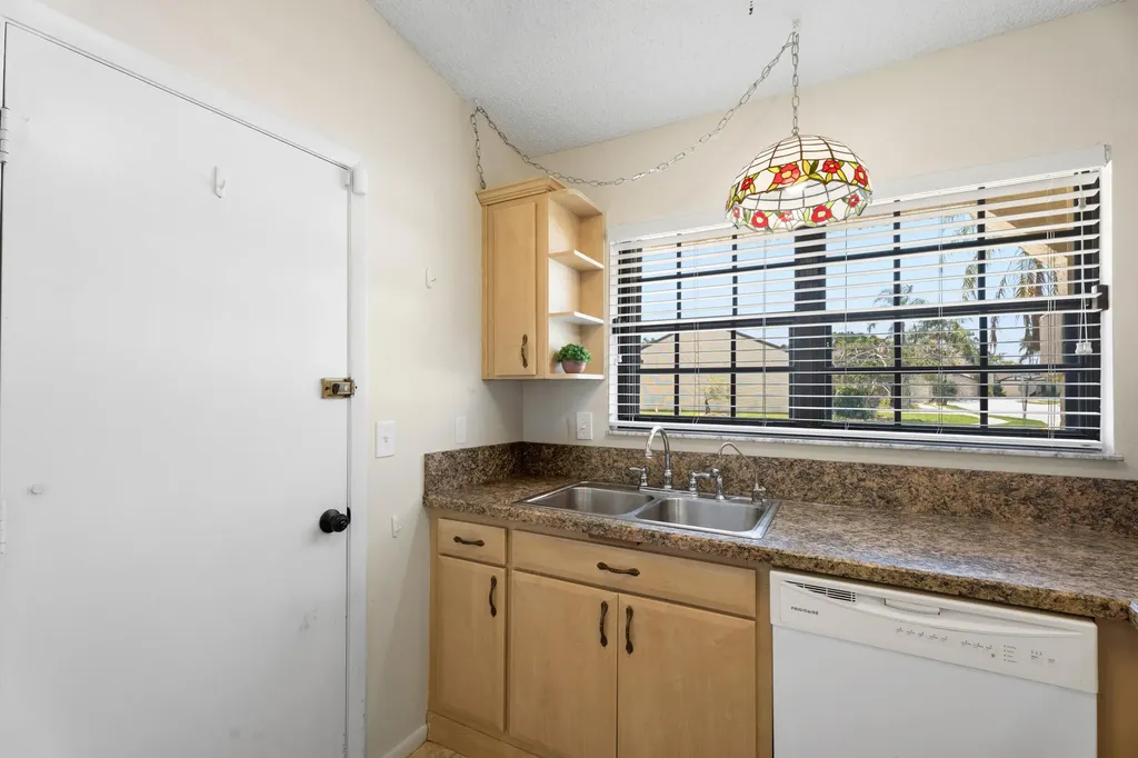 2225 SE Barrington Street Port St Lucie FL 34952