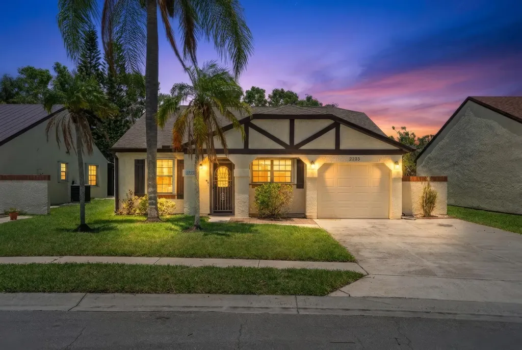 2225 SE Barrington Street Port St Lucie FL 34952
