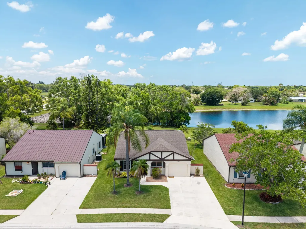 2225 SE Barrington Street Port St Lucie FL 34952