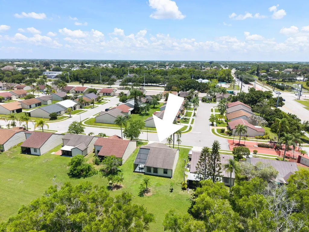 2225 SE Barrington Street Port St Lucie FL 34952