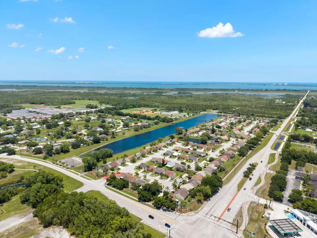 2225 SE Barrington Street Port St Lucie FL 34952