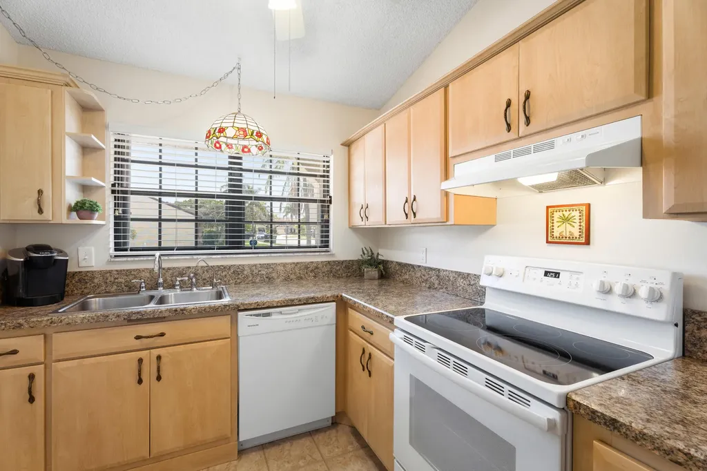 2225 SE Barrington Street Port St Lucie FL 34952