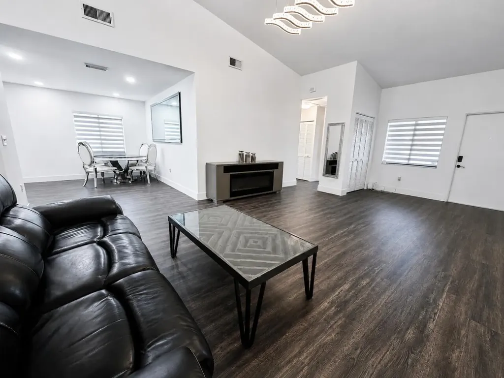 1541 N 14th Terrace Hollywood FL 33020