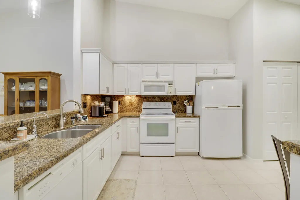 8063 Dolomtian Way Boynton Beach FL 33472