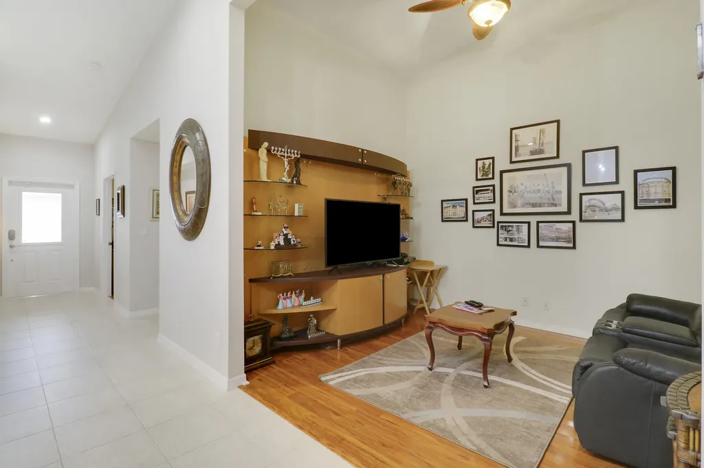 8063 Dolomtian Way Boynton Beach FL 33472