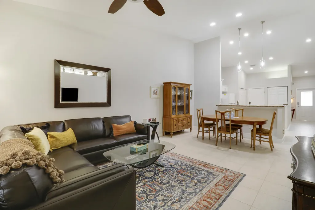 8063 Dolomtian Way Boynton Beach FL 33472