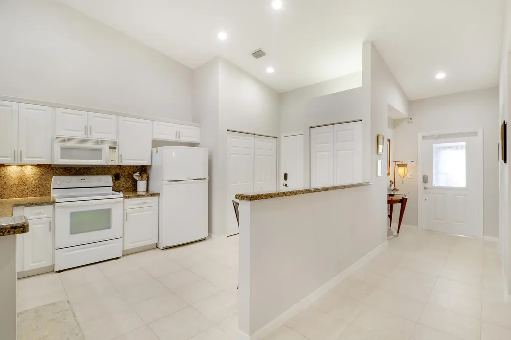 8063 Dolomtian Way Boynton Beach FL 33472