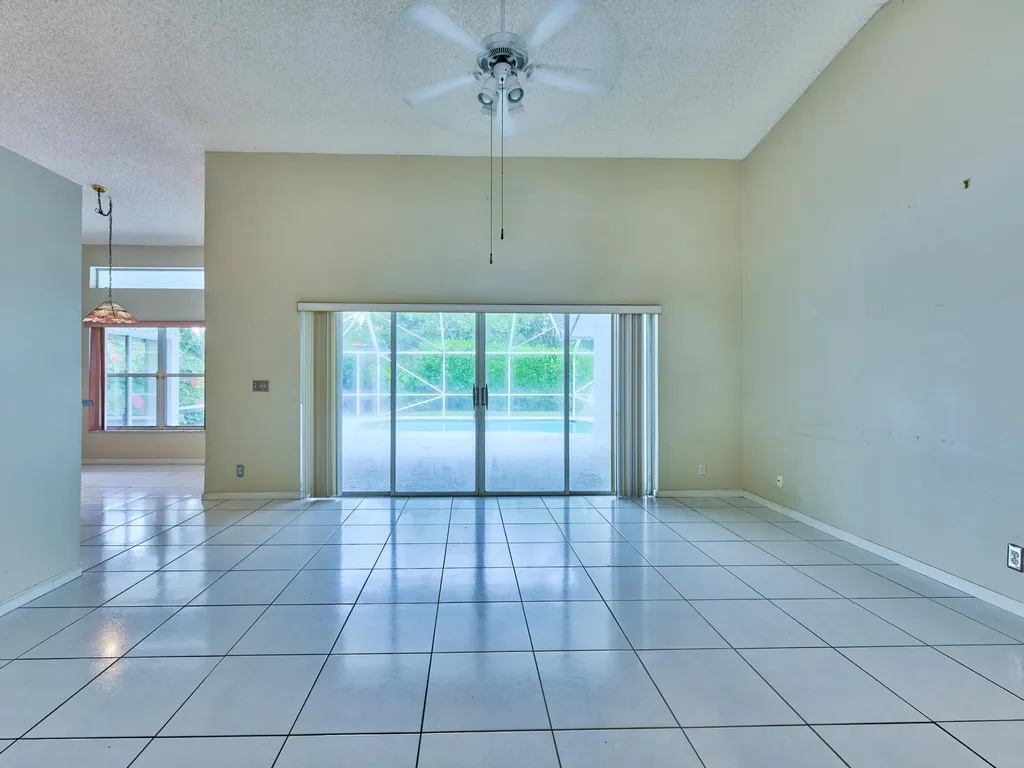 4610 NW 100th Way Coral Springs FL 33076