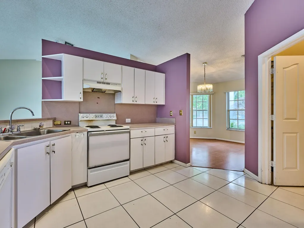 4610 NW 100th Way Coral Springs FL 33076