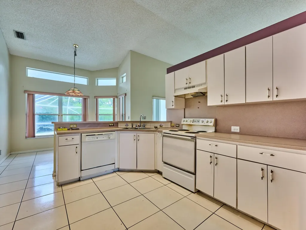 4610 NW 100th Way Coral Springs FL 33076