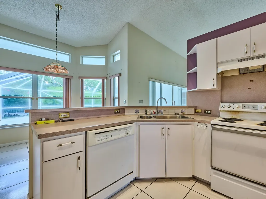 4610 NW 100th Way Coral Springs FL 33076