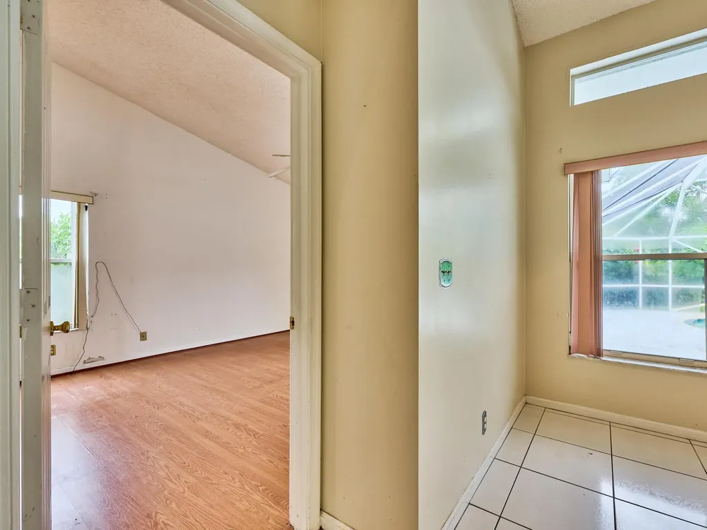 4610 NW 100th Way Coral Springs FL 33076