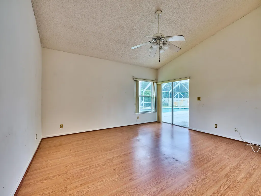 4610 NW 100th Way Coral Springs FL 33076