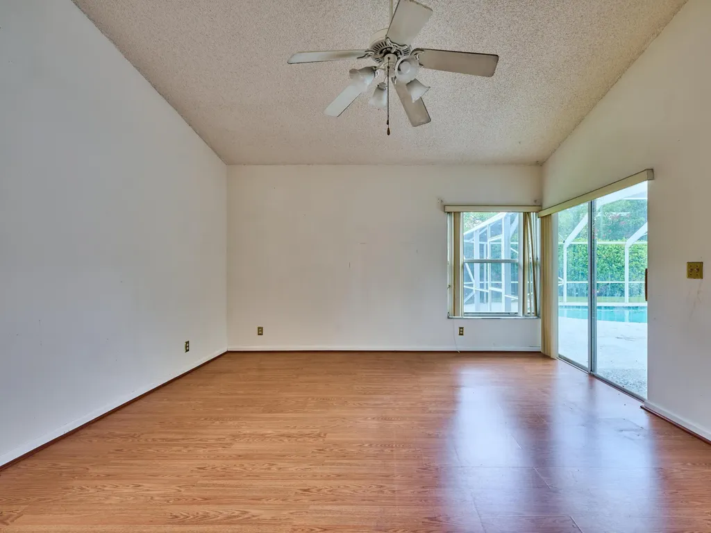 4610 NW 100th Way Coral Springs FL 33076