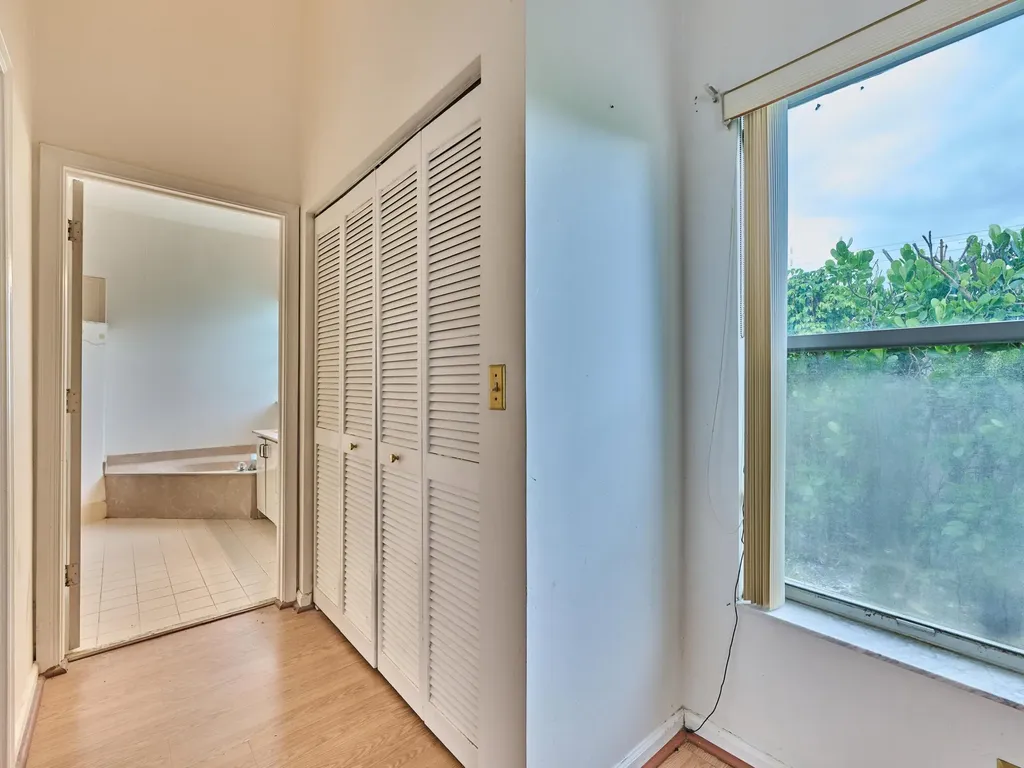 4610 NW 100th Way Coral Springs FL 33076