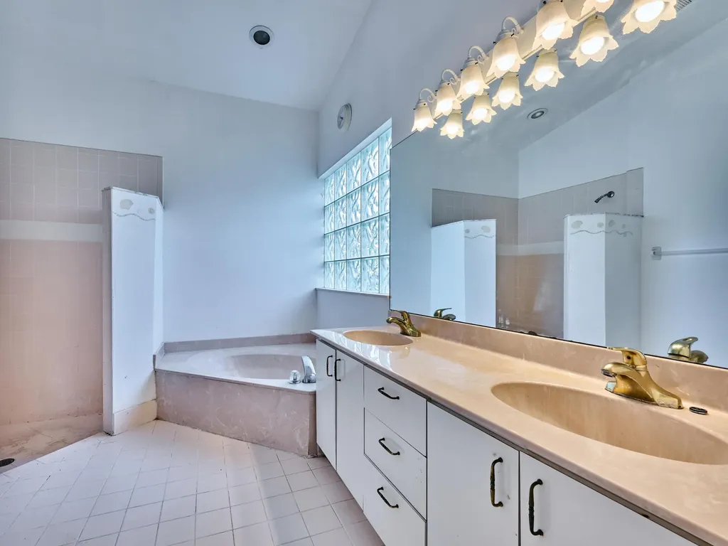 4610 NW 100th Way Coral Springs FL 33076