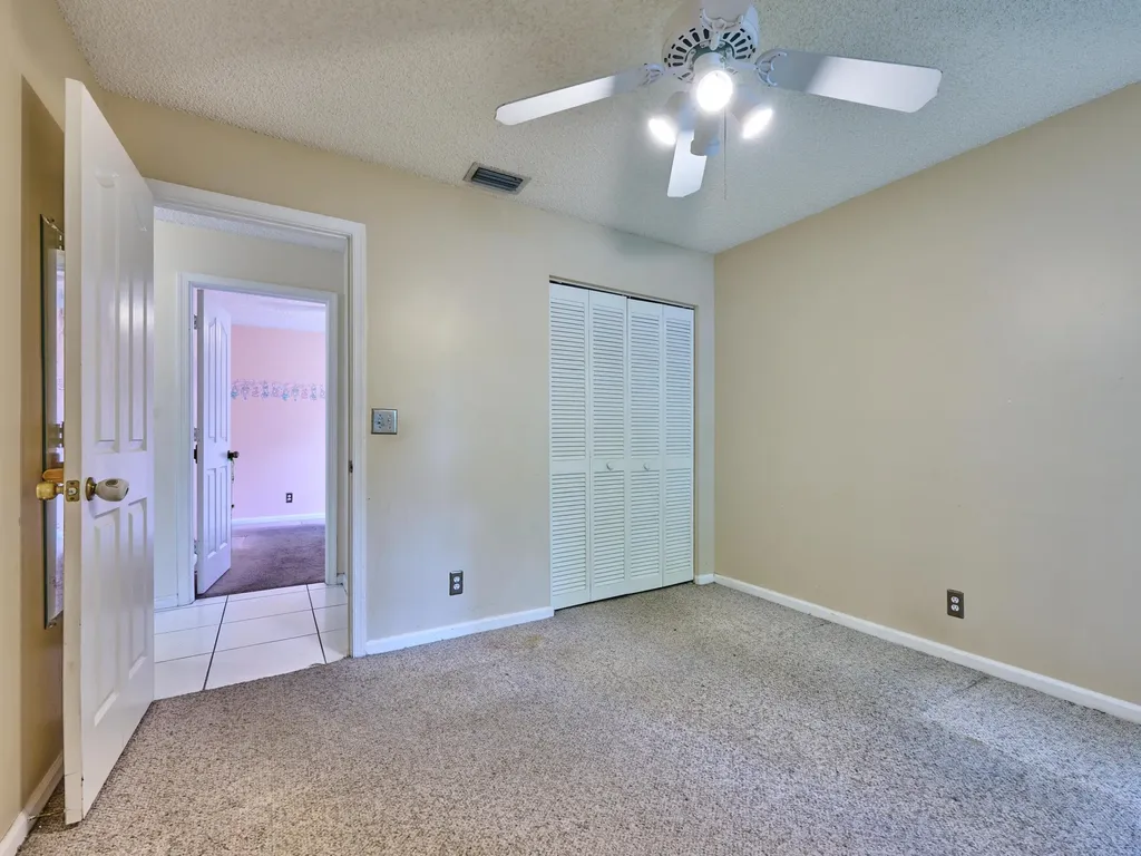 4610 NW 100th Way Coral Springs FL 33076