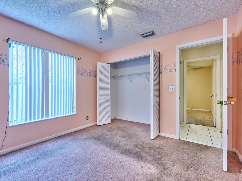 4610 NW 100th Way Coral Springs FL 33076