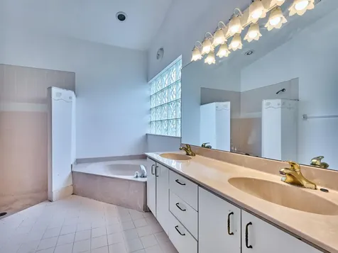 4610 NW 100th Way Coral Springs FL 33076