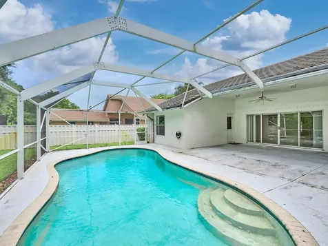 4610 NW 100th Way Coral Springs FL 33076