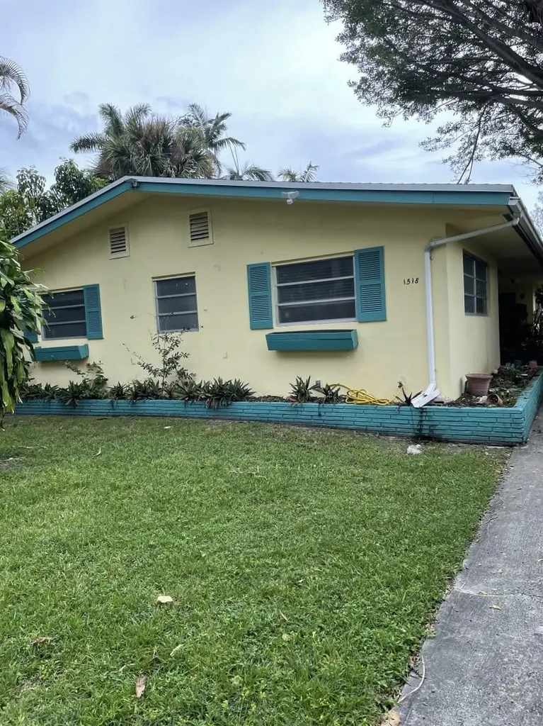 1518 Grant Street Hollywood FL 33020