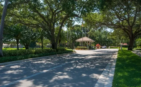 4204 Water Oak Court Palm Beach Gardens FL 33410
