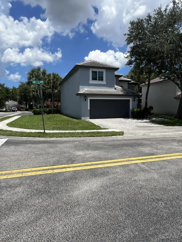 1933 NW 99th Avenue Pembroke Pines FL 33024