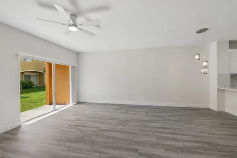 560 St Tropez Lane Margate FL 33068