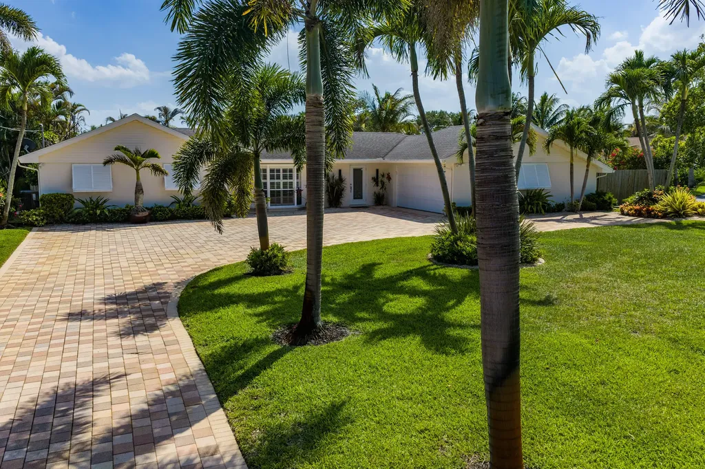 Tequesta FL, 18 Saddleback Road